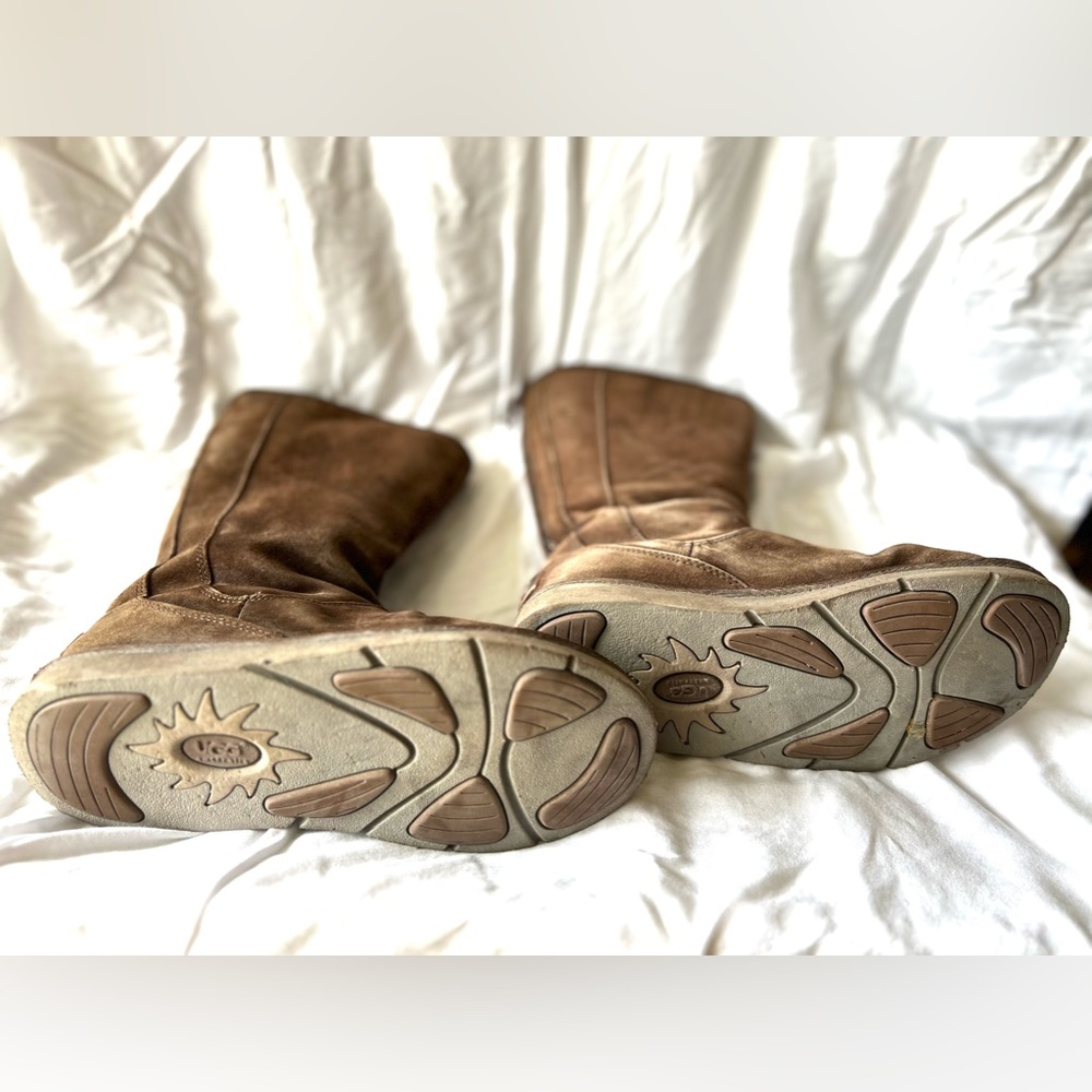 UGG Boots - Picture 3 of 4